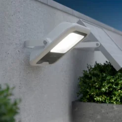 Scout Pro Solar Floodlight