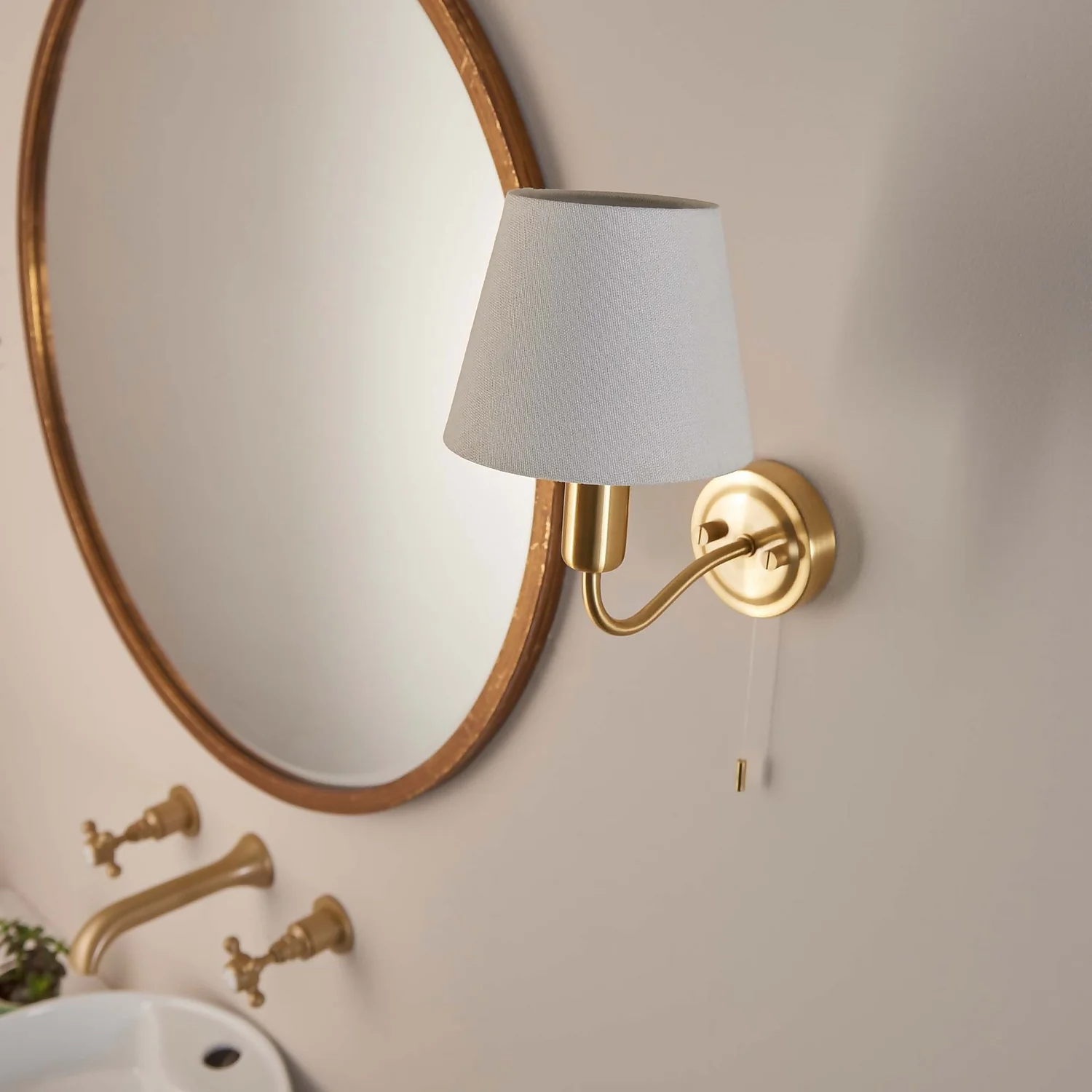 Naim Bathroom Wall Light - Brass Effect 7 Naim Bathroom Wall Light - Brass Effect - Image 7